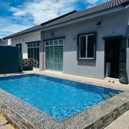 Villa Pool Kepala Batas Kampong Hilir  エクステリア 写真